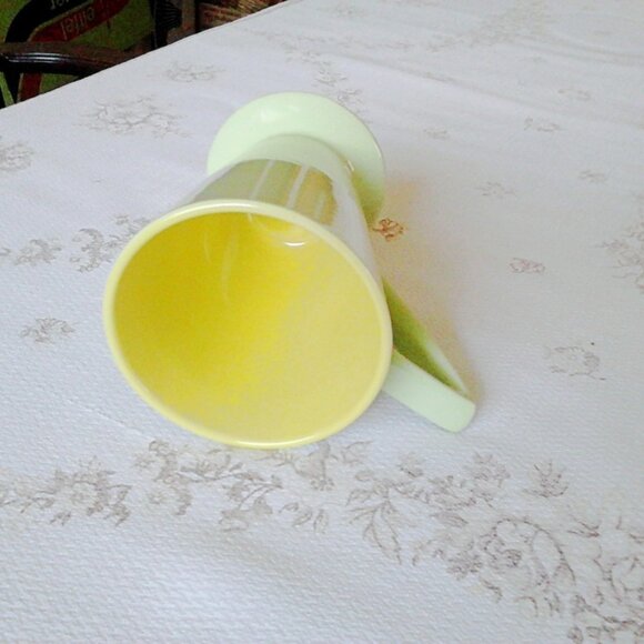 Retro style green and yellow mug near mint condition - Picture 4 of 4